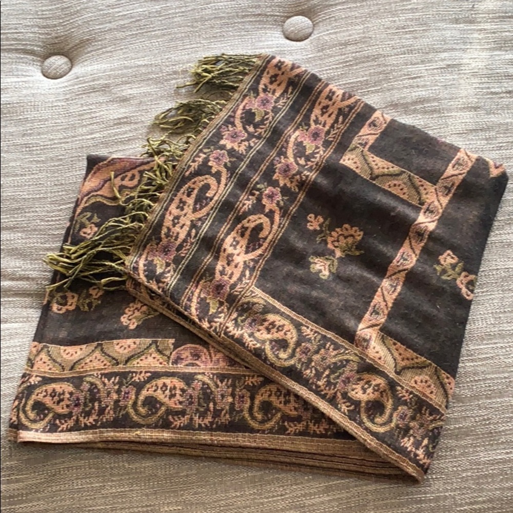 Patterned Scarf/Wraps - Picture 9 of 13